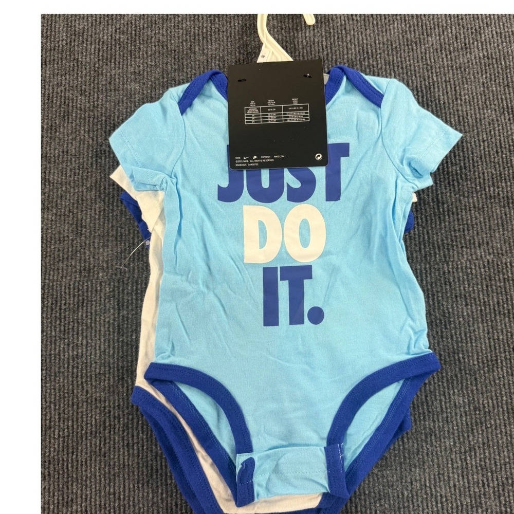 Lot of 3 Nike onesies size 6 months Nike Just Do‎ it